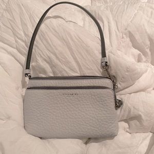 Small wristlet. Adorable and cute!